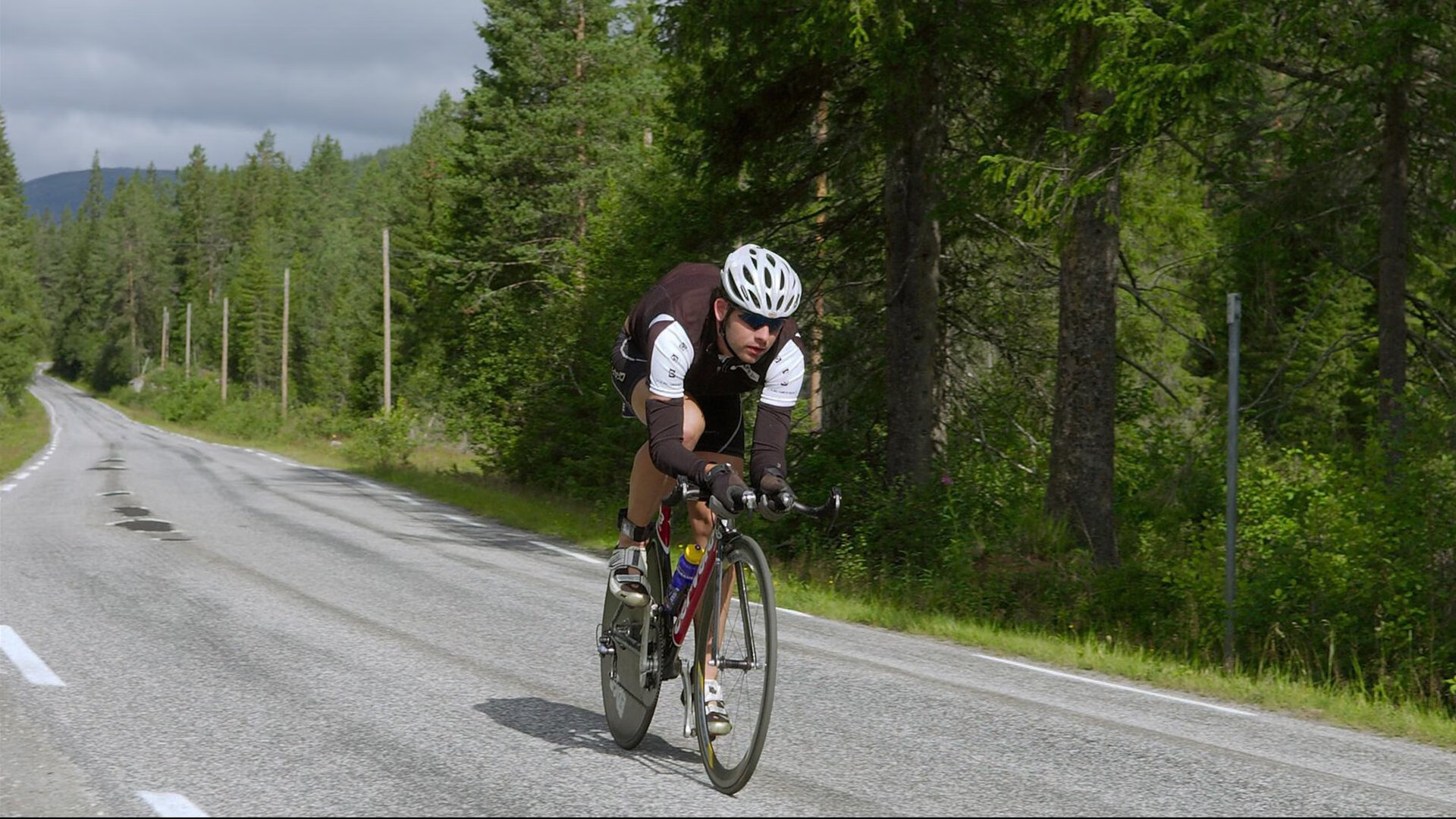 2021年季后赛：库里在连续三场火热表现中，单场投中10+三分，帮助勇士逆转强敌