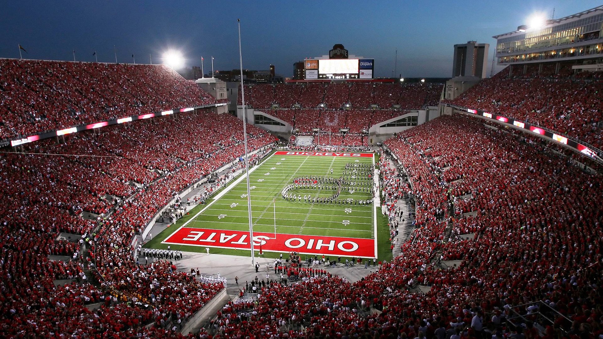 “德甲联赛逐渐展开高潮，球队状态火热”，德甲联赛集锦